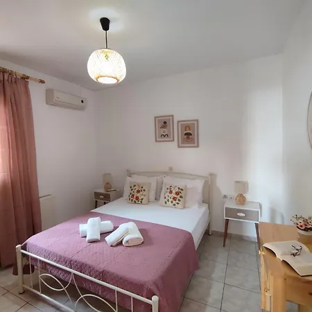 Dimitra's Homey Apartment