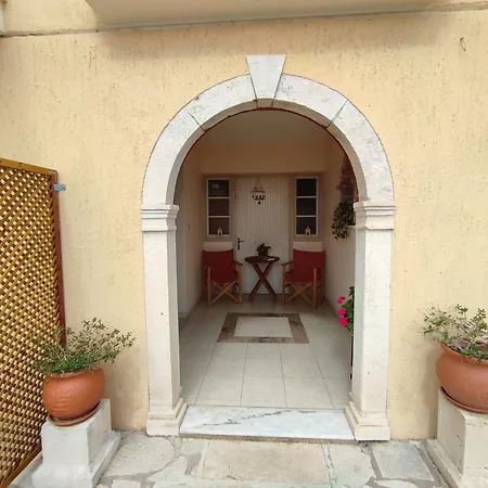 Dimitra's Homey Apartment *
