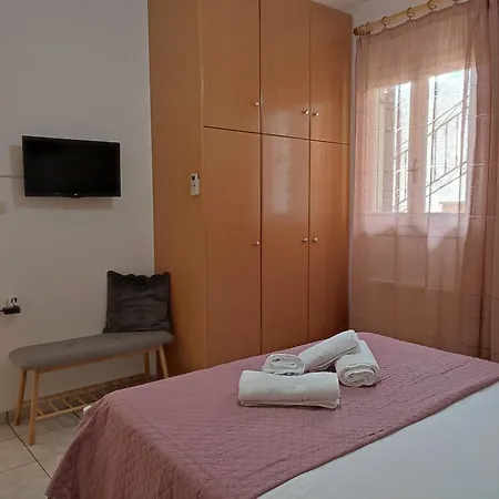 Dimitra's Homey Apartment